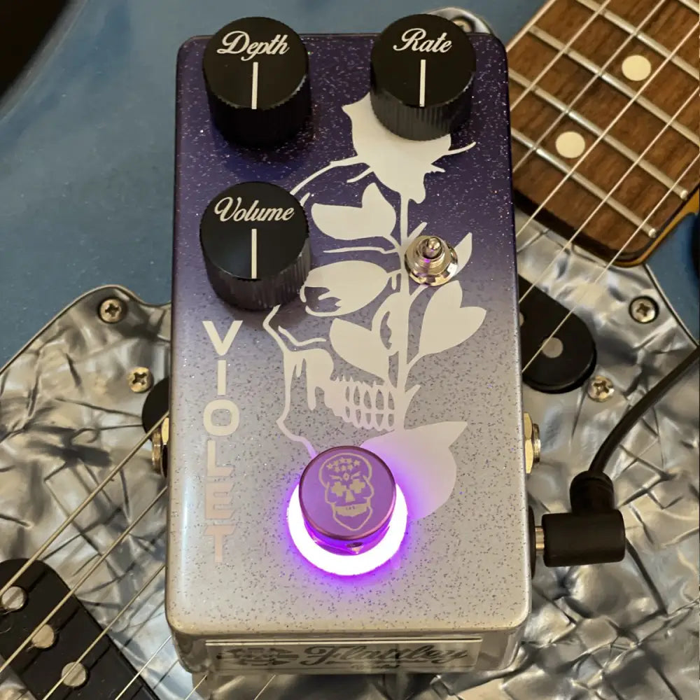 Violet Platinum (Tremolo) Pedal Para Guitarra